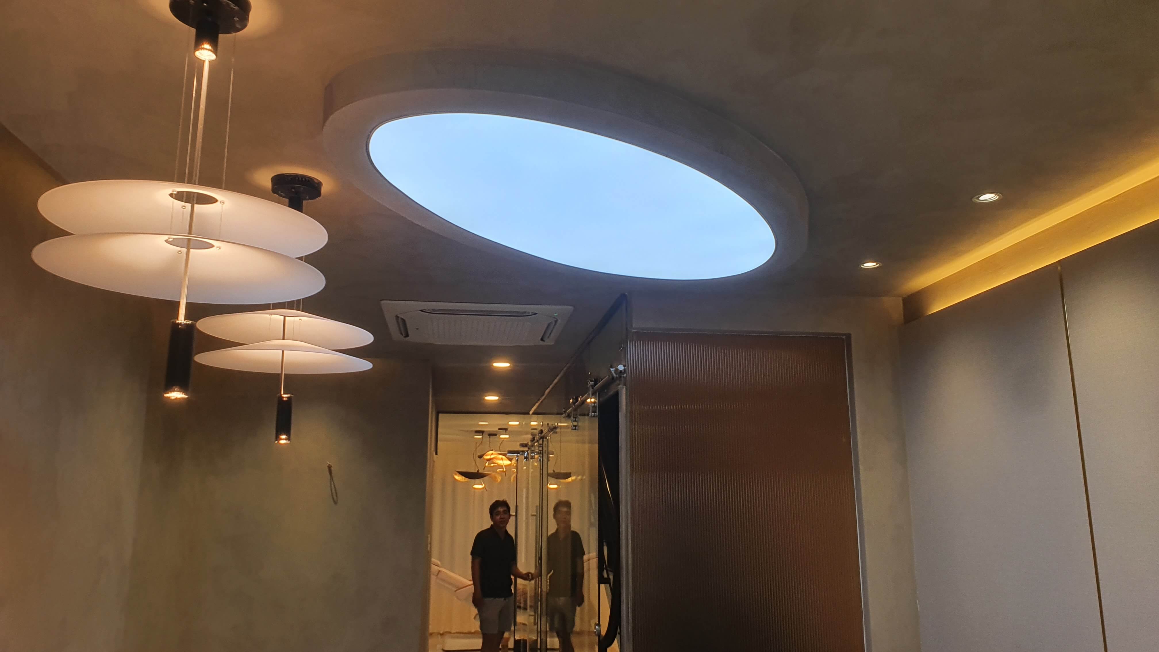 Đèn Trần Xuyên Sáng – Sự Kết Hợp Hoàn Hảo Giữa Thẩm Mỹ và Chức Năng